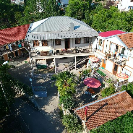Guest House Nino Makhinjauri Exterior photo