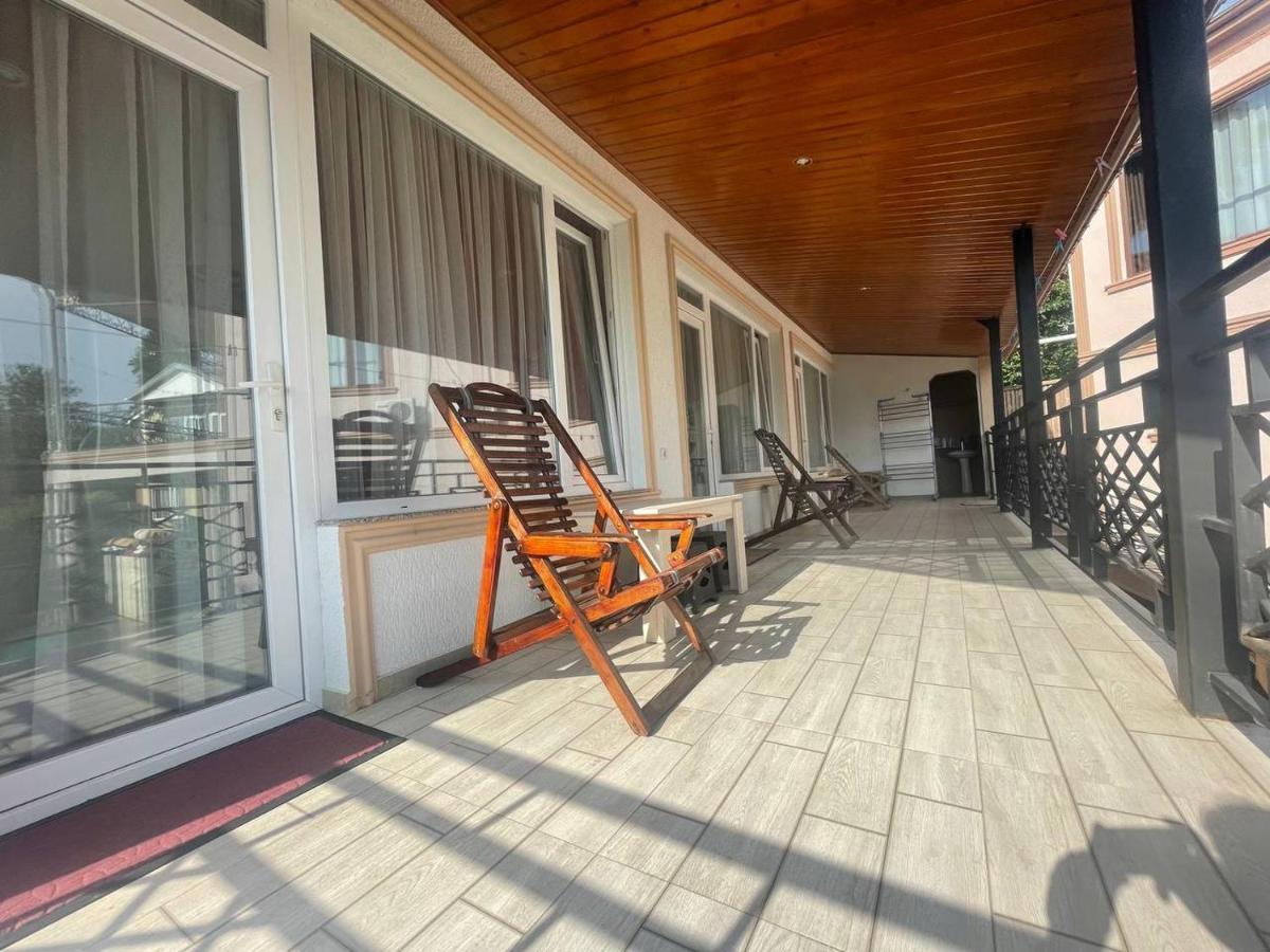 Guest House Nino Makhinjauri Exterior photo