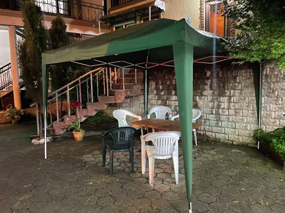 Guest House Nino Makhinjauri Exterior photo