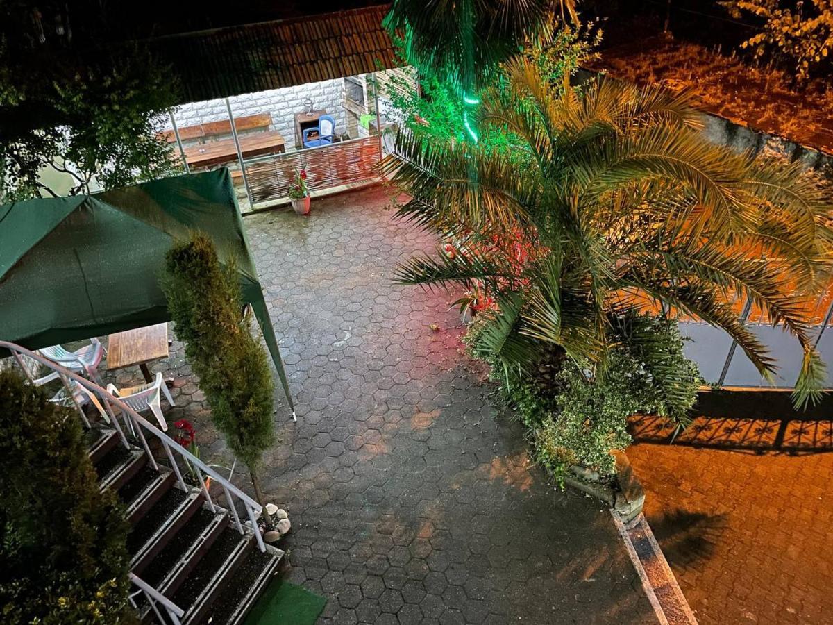 Guest House Nino Makhinjauri Exterior photo