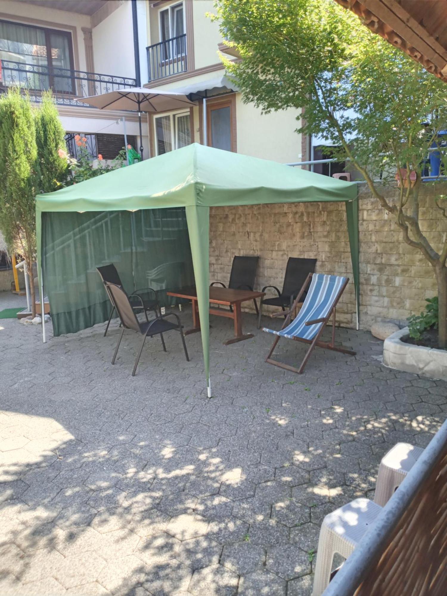 Guest House Nino Makhinjauri Exterior photo